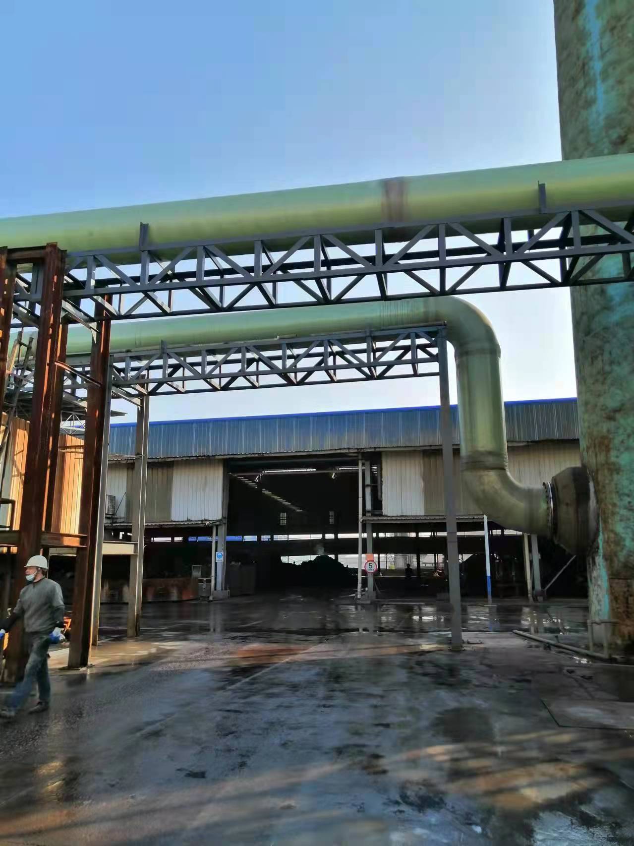 湖南某化工廠玻璃鋼通風(fēng)管道安裝完成 湖南某化工廠玻璃鋼通風(fēng)管道安裝完成