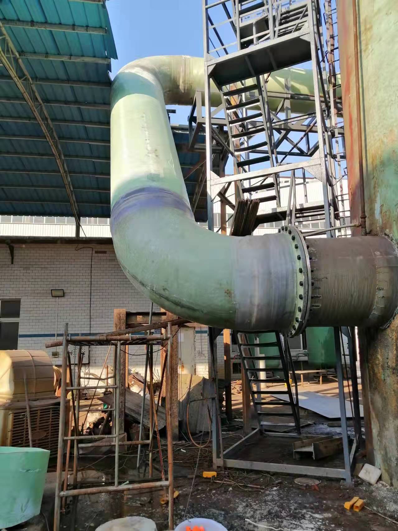 湖南某化工廠玻璃鋼通風(fēng)管道安裝完成 湖南某化工廠玻璃鋼通風(fēng)管道安裝完成